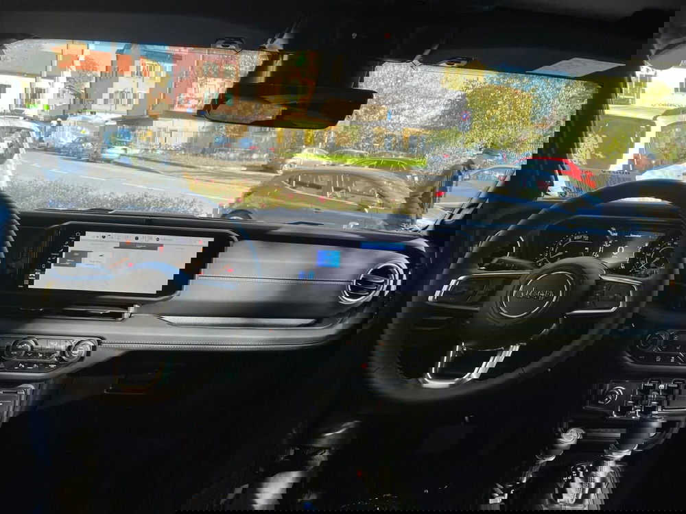 Jeep Wrangler Unlimited nuova a Milano (17)