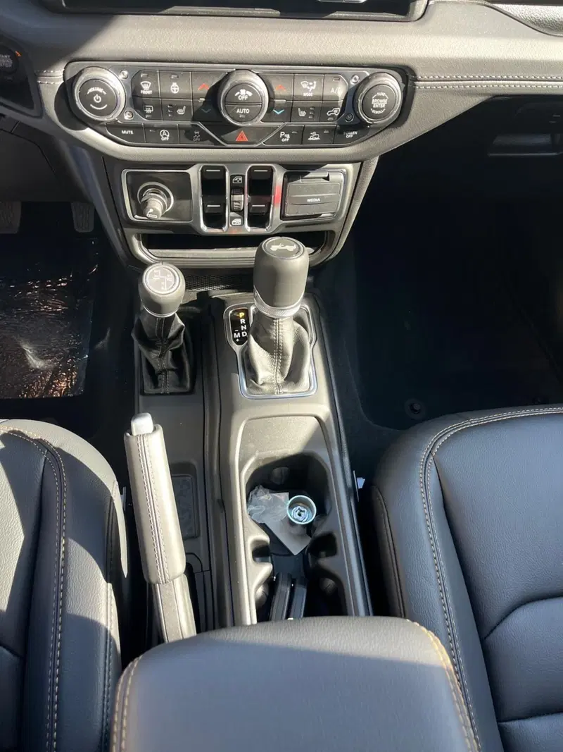 Jeep Wrangler Unlimited nuova a Milano (19)