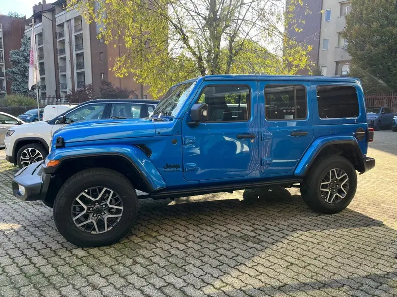 Jeep Wrangler Unlimited nuova a Milano (4)