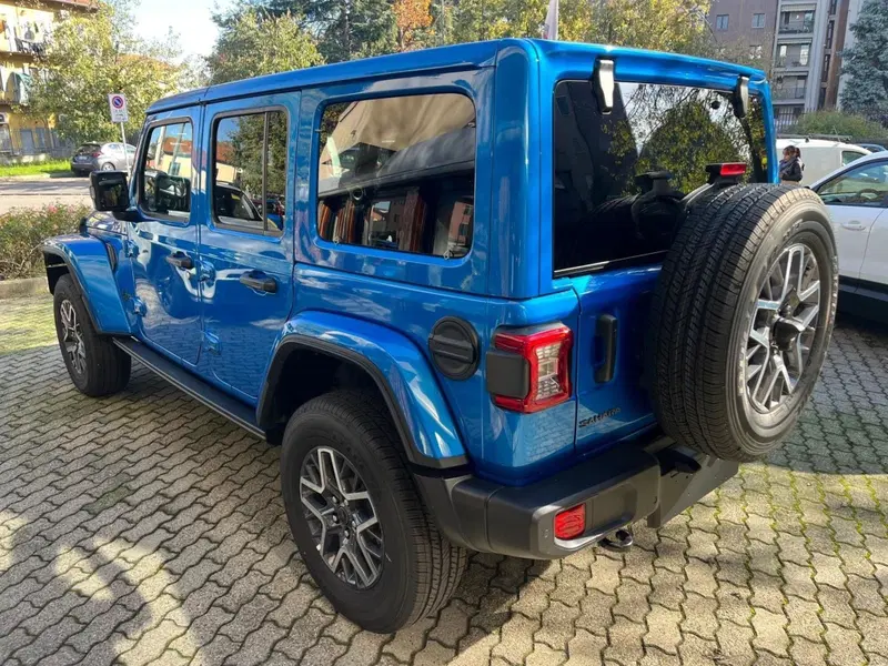 Jeep Wrangler Unlimited nuova a Milano (7)