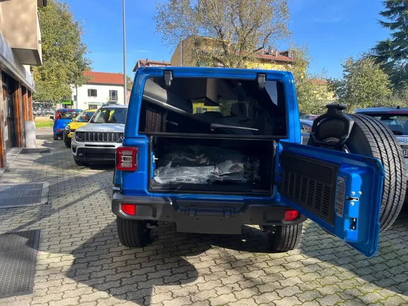 Jeep Wrangler Unlimited nuova a Milano (9)
