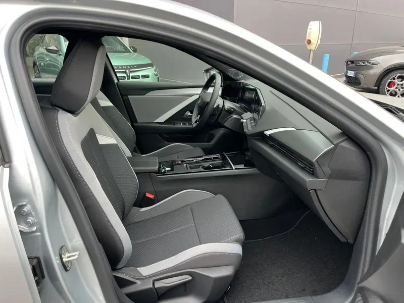 Opel Astra nuova a Milano (12)