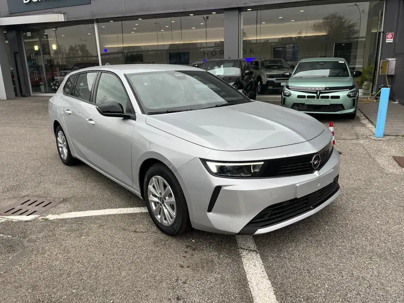 Opel Astra nuova a Milano (3)
