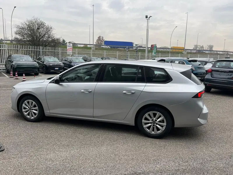 Opel Astra nuova a Milano (4)