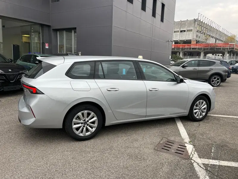 Opel Astra nuova a Milano (5)