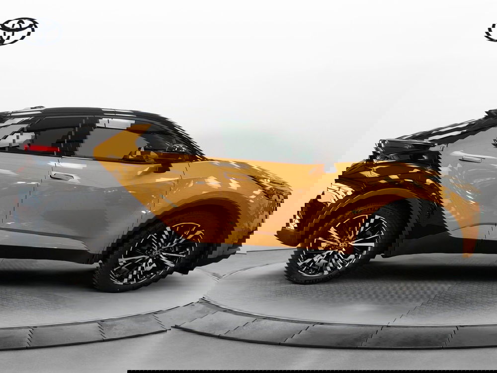 Toyota Toyota C-HR usata a Roma (17)