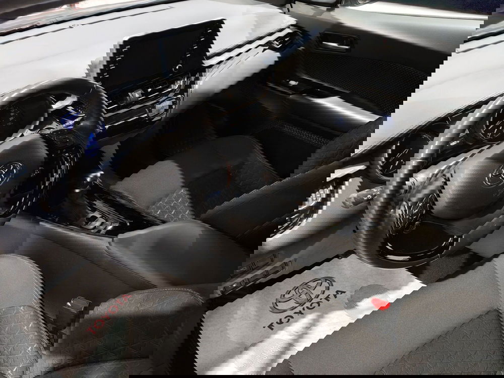 Toyota Toyota C-HR usata a Roma (12)
