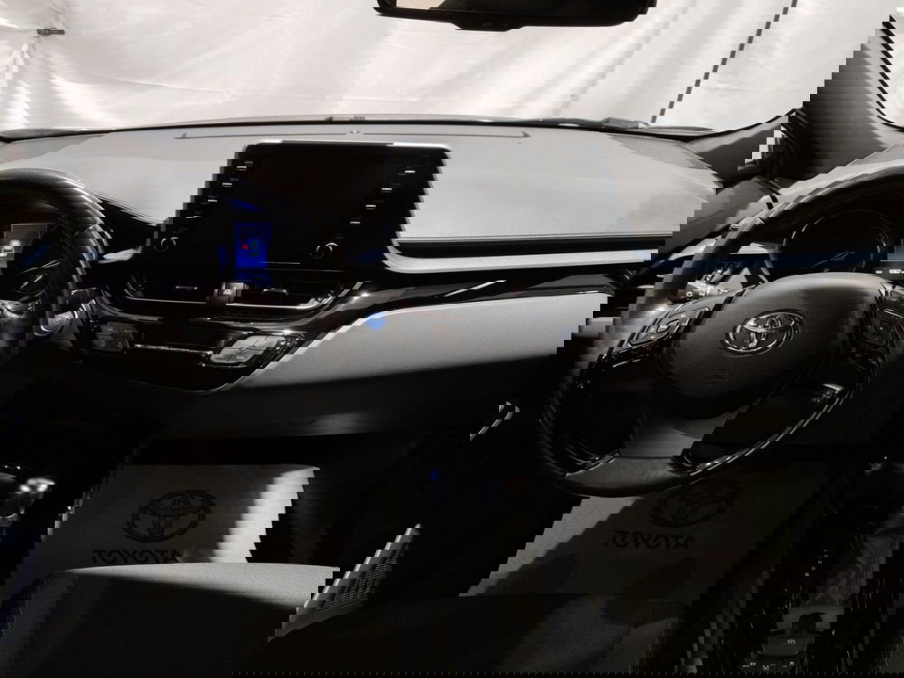 Toyota Toyota C-HR usata a Roma (9)