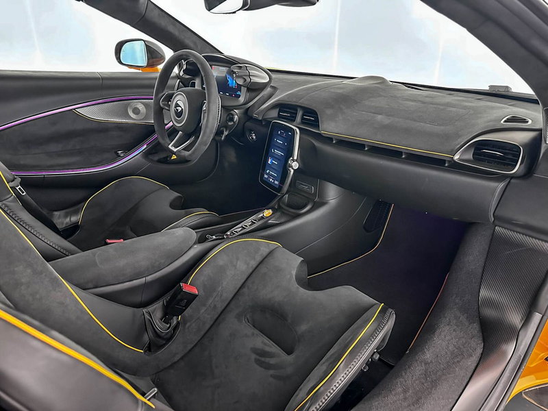 McLaren Artura Cabrio usata a Milano (13)