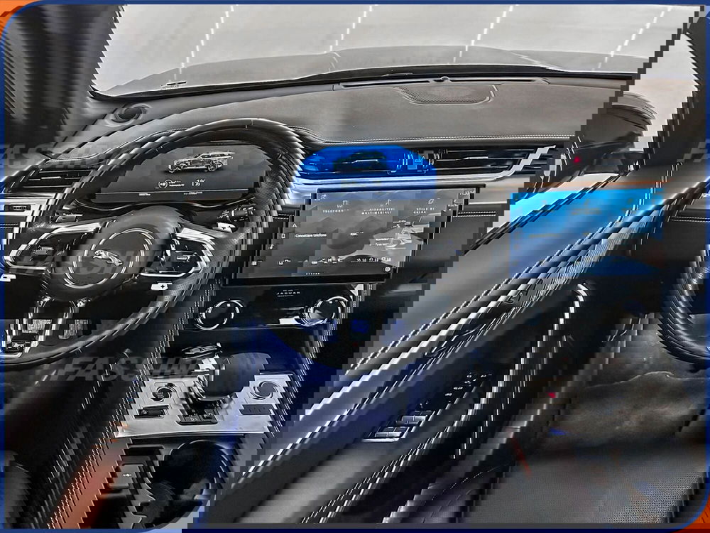 Jaguar F-Pace usata a Milano (10)