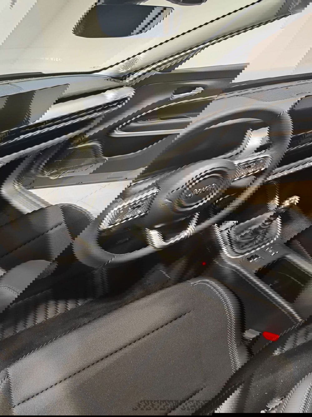 Jeep Avenger nuova a Varese (12)