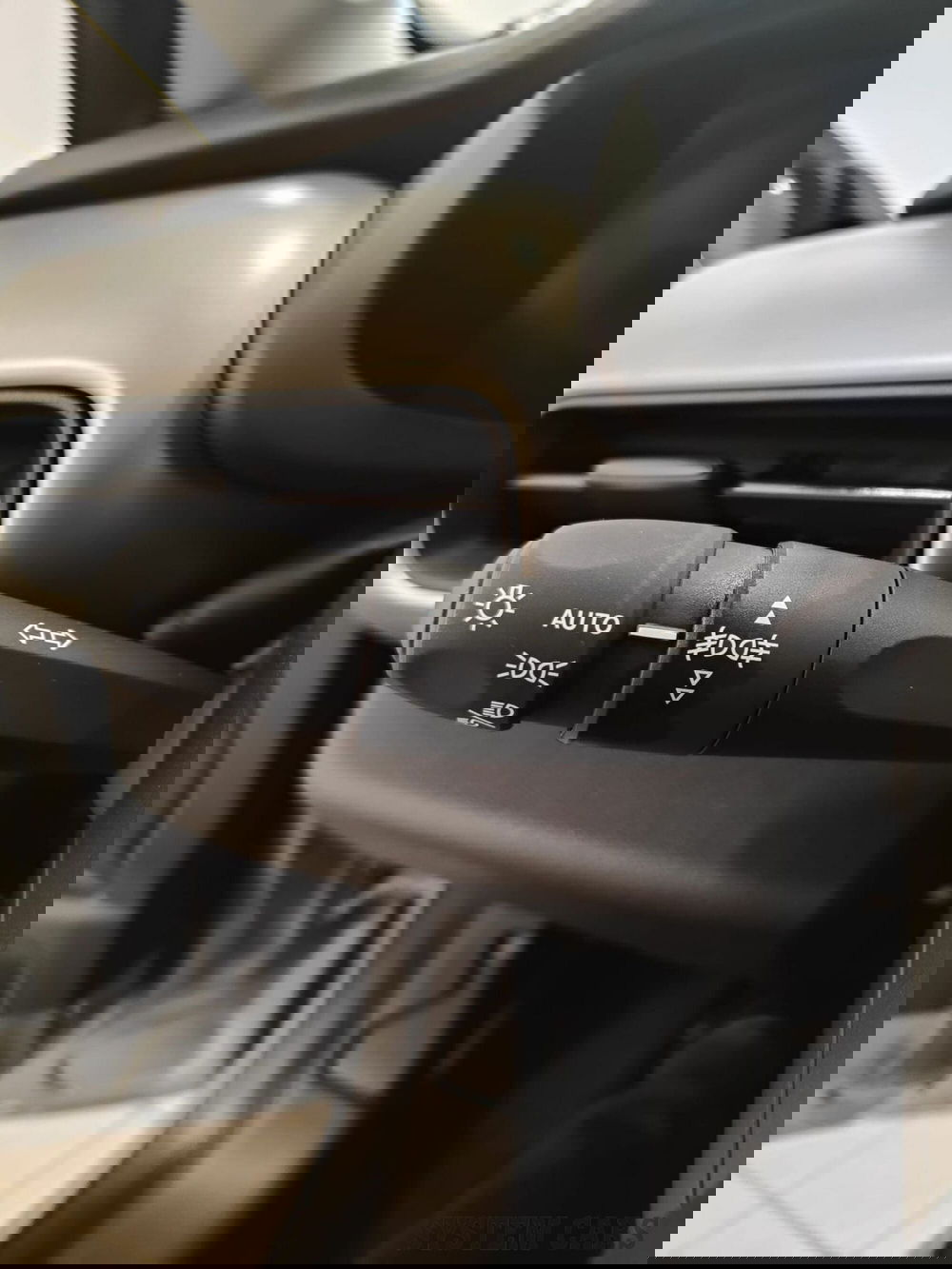 Jeep Avenger nuova a Varese (13)