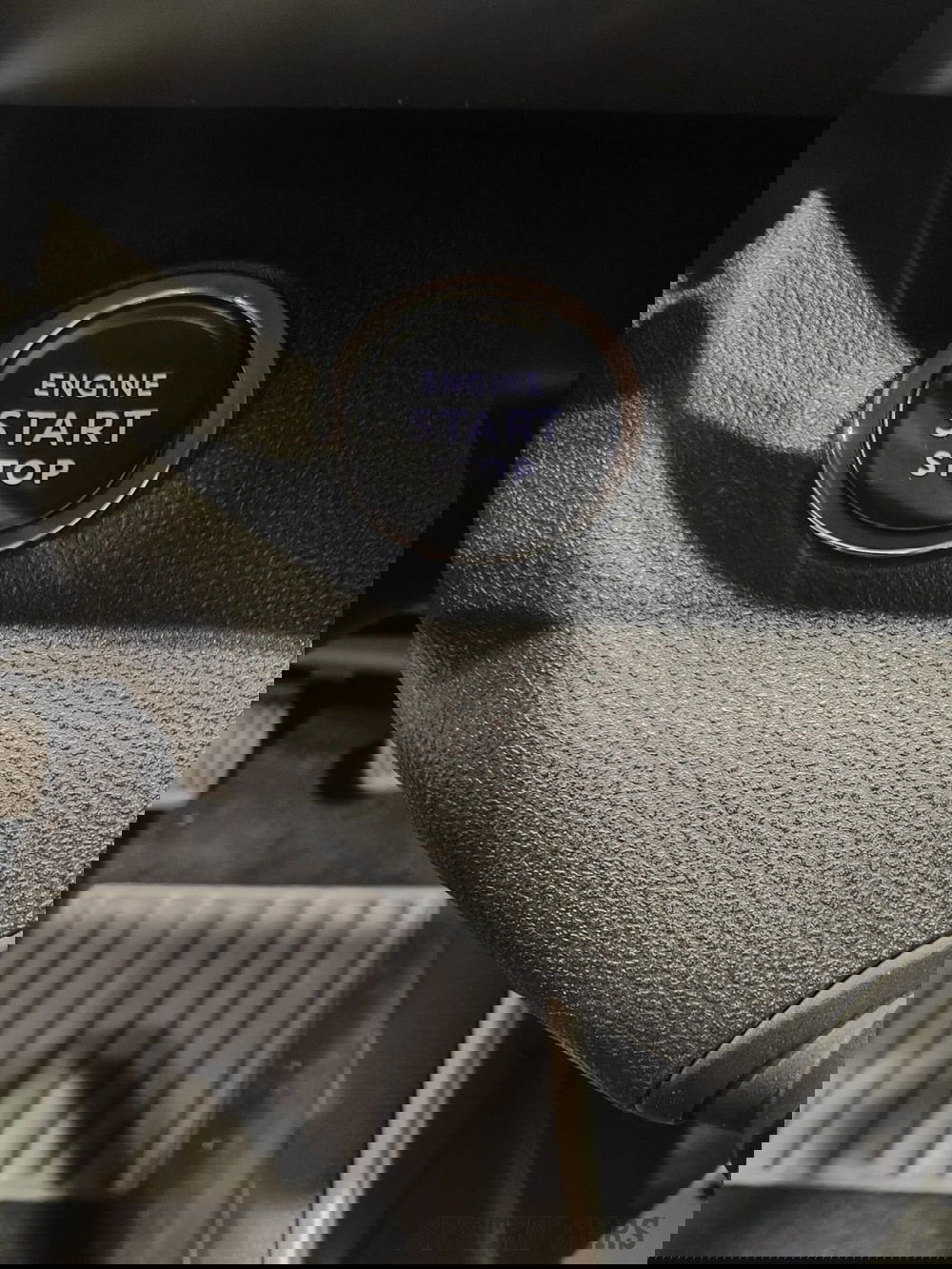 Jeep Avenger nuova a Varese (14)