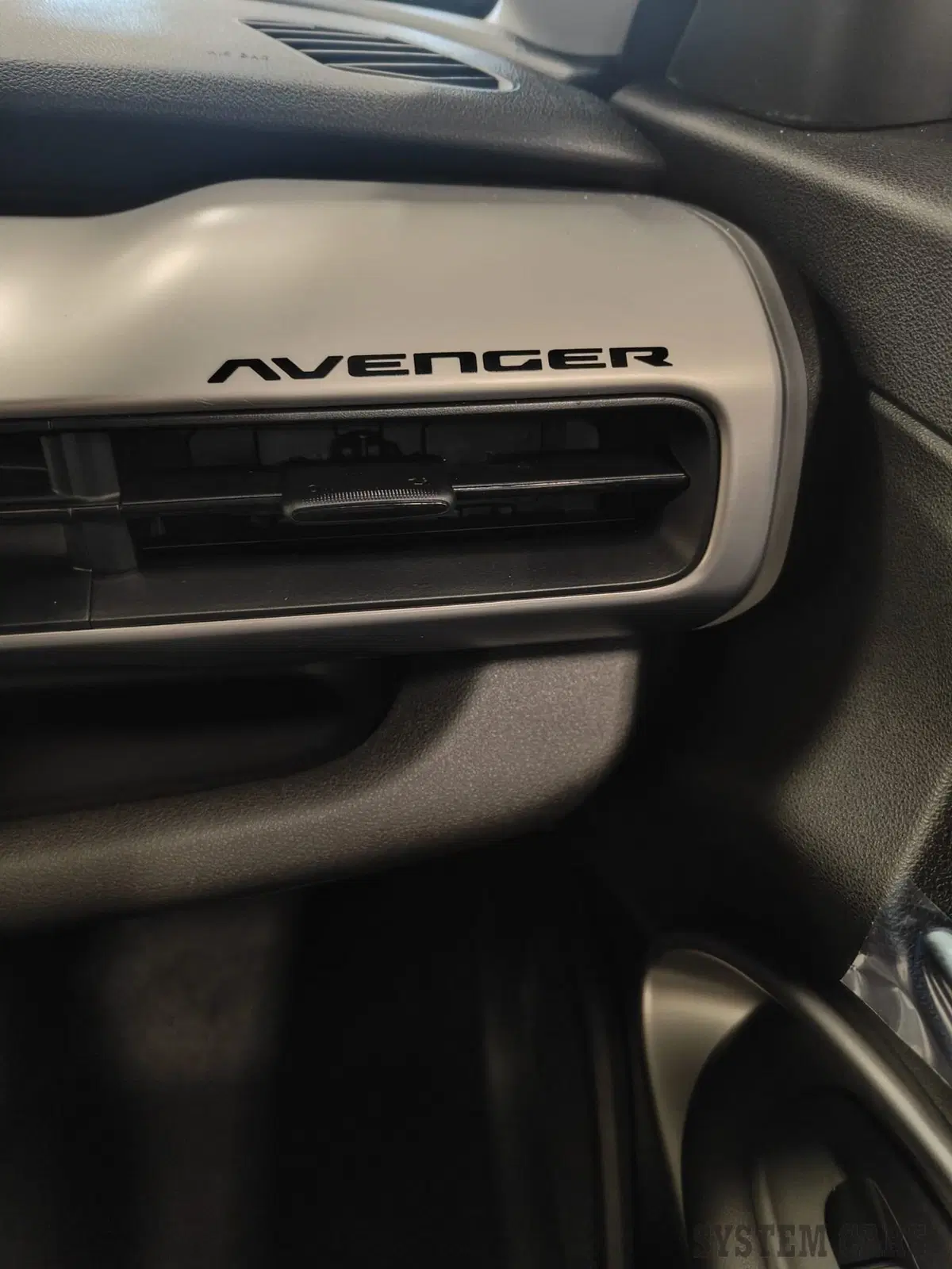 Jeep Avenger nuova a Varese (15)