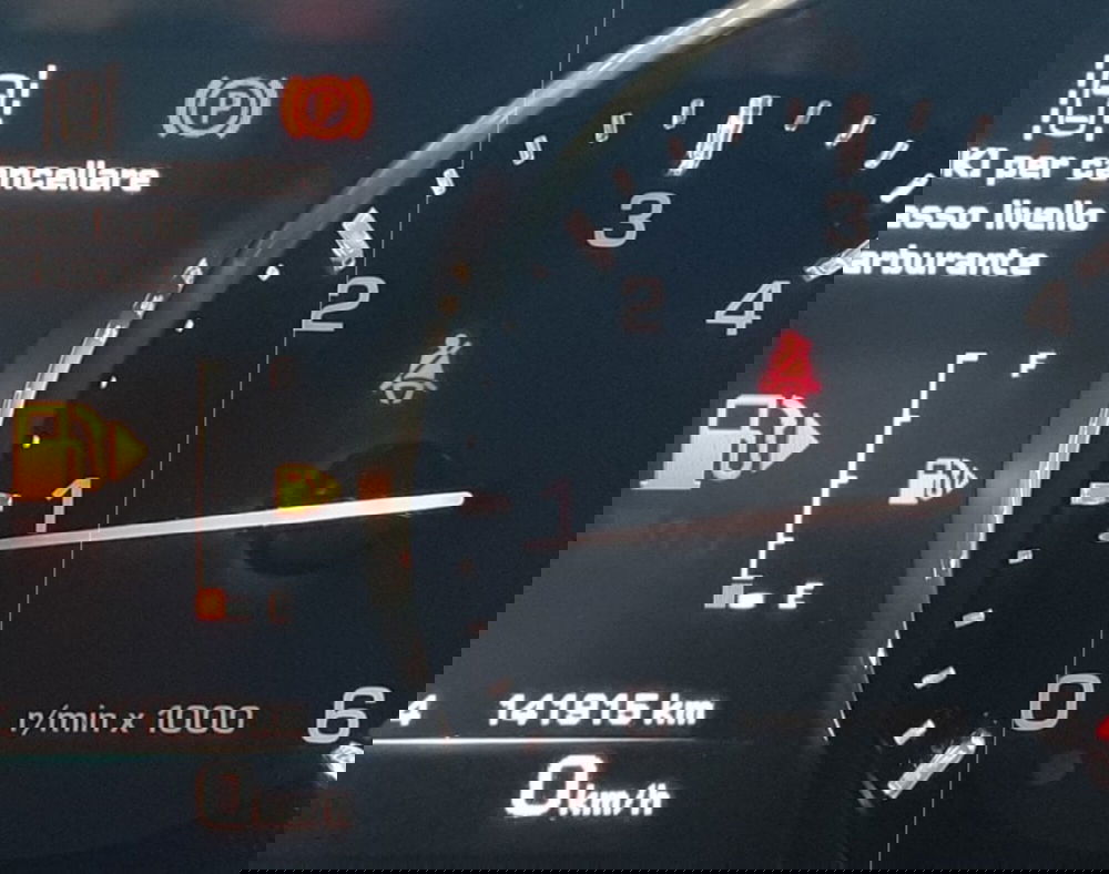 Land Rover Discovery Sport usata a Modena (9)