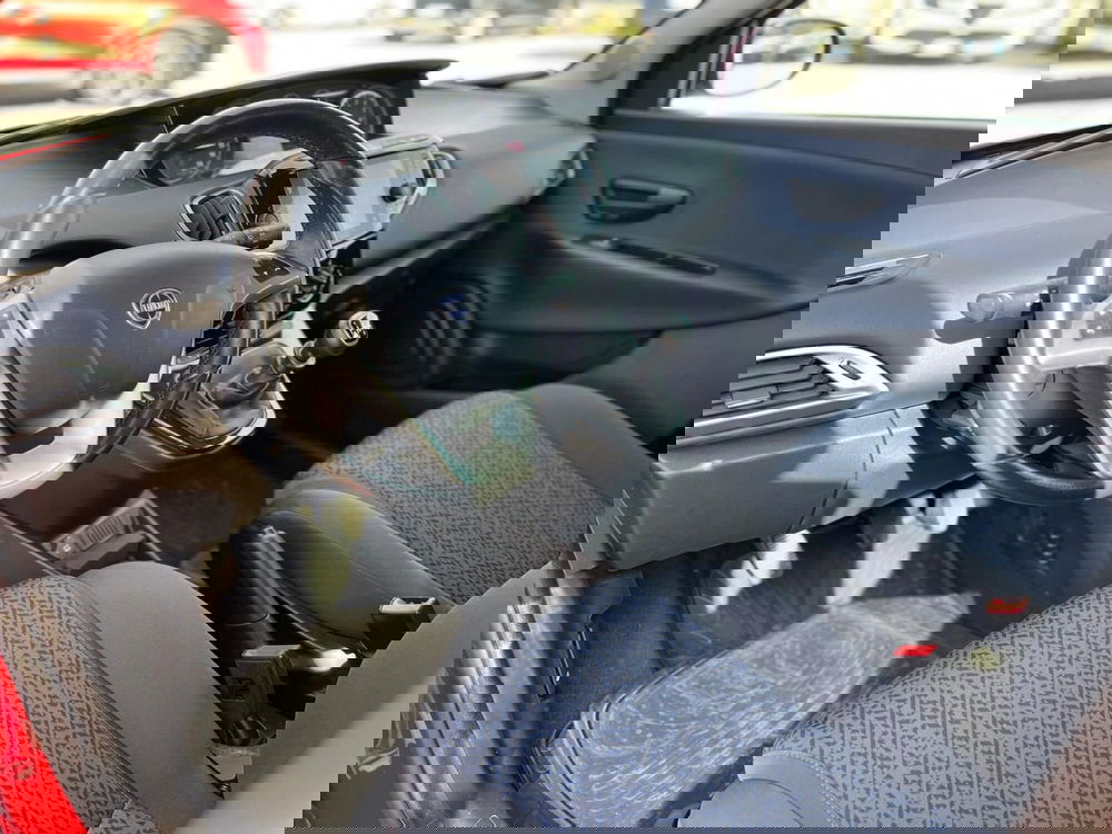 Lancia Ypsilon usata a Matera (13)