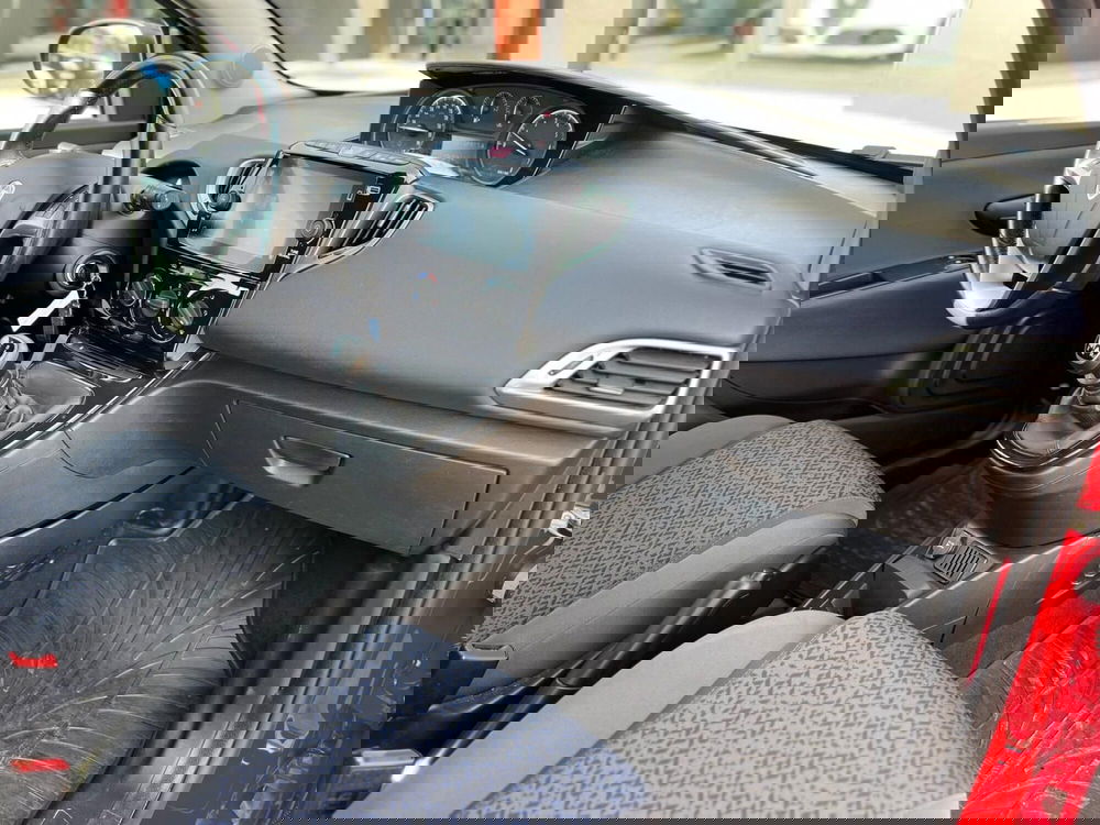 Lancia Ypsilon usata a Matera (14)