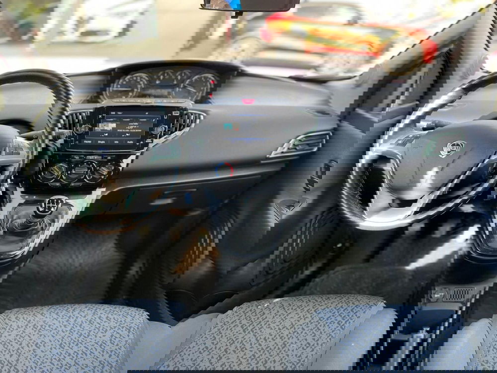 Lancia Ypsilon usata a Matera (15)