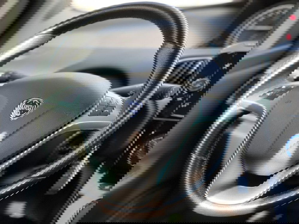 Lancia Ypsilon usata a Matera (17)