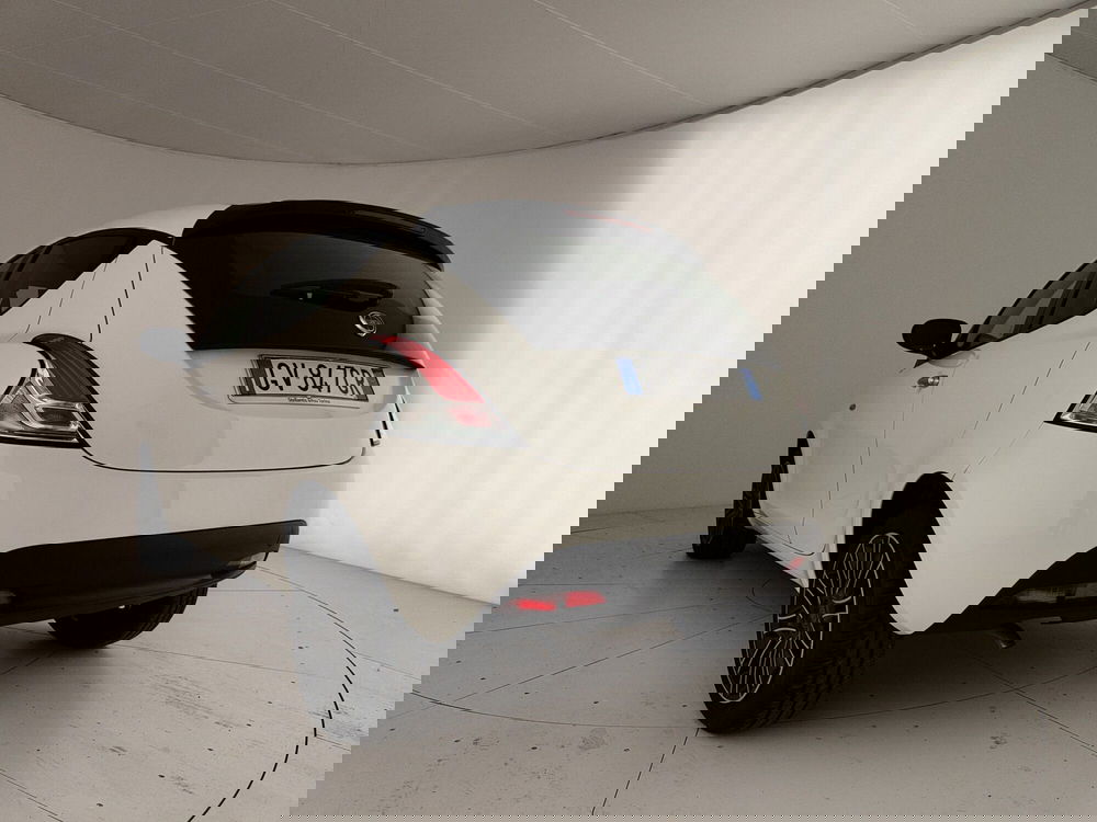 Lancia Ypsilon usata a Caserta (10)