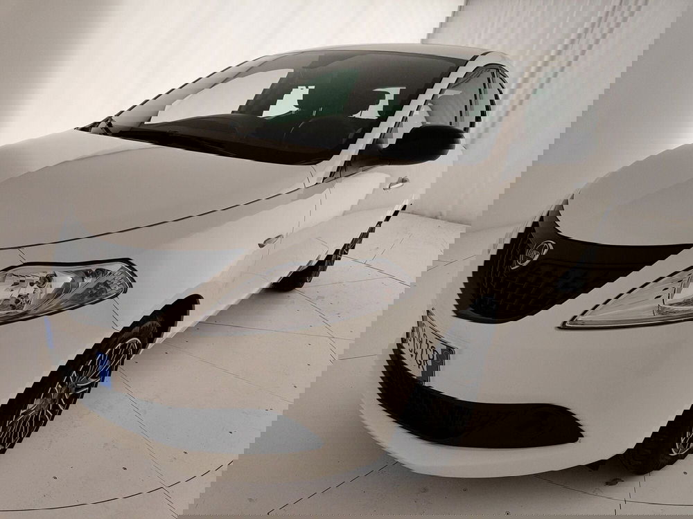Lancia Ypsilon usata a Caserta (14)