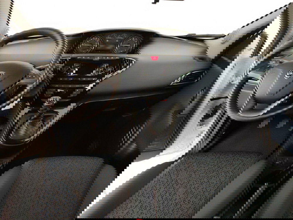 Lancia Ypsilon usata a Caserta (16)