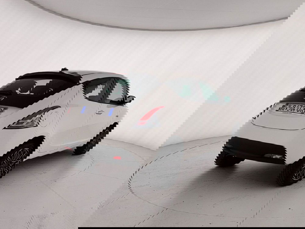 Lancia Ypsilon usata a Caserta (6)