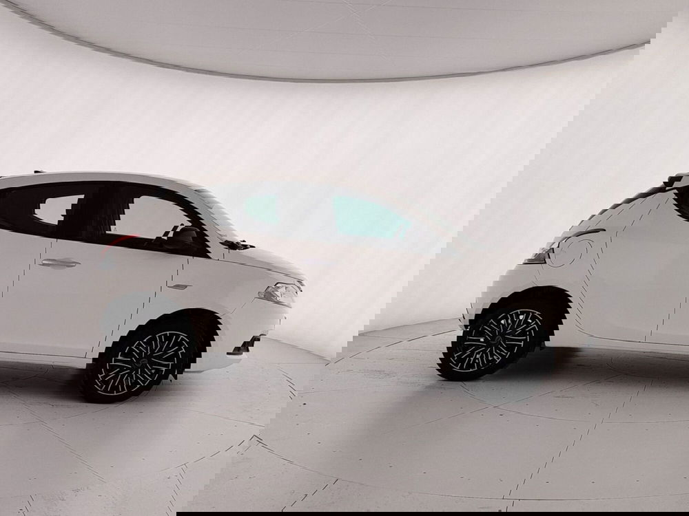 Lancia Ypsilon usata a Caserta (7)