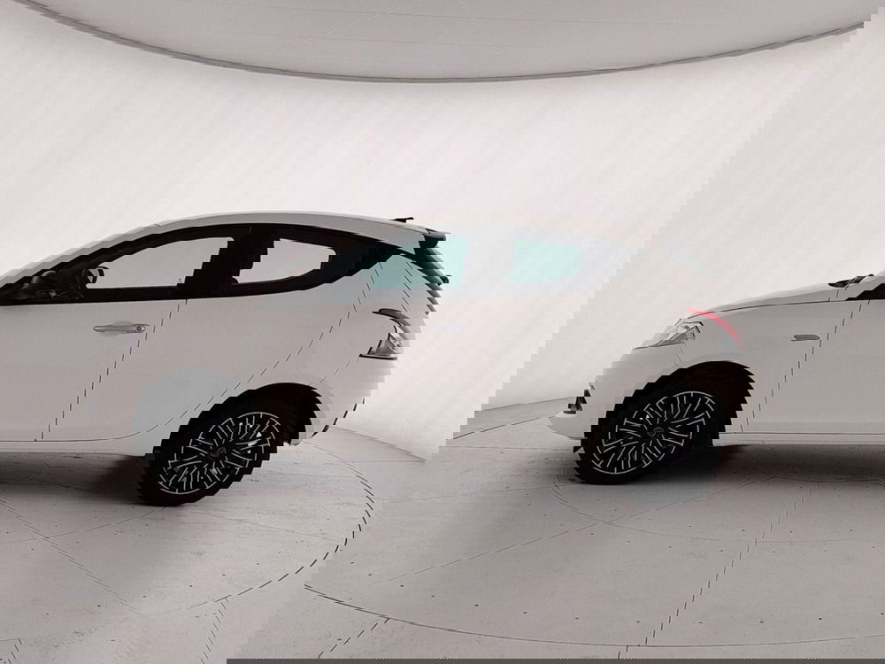 Lancia Ypsilon usata a Caserta (8)