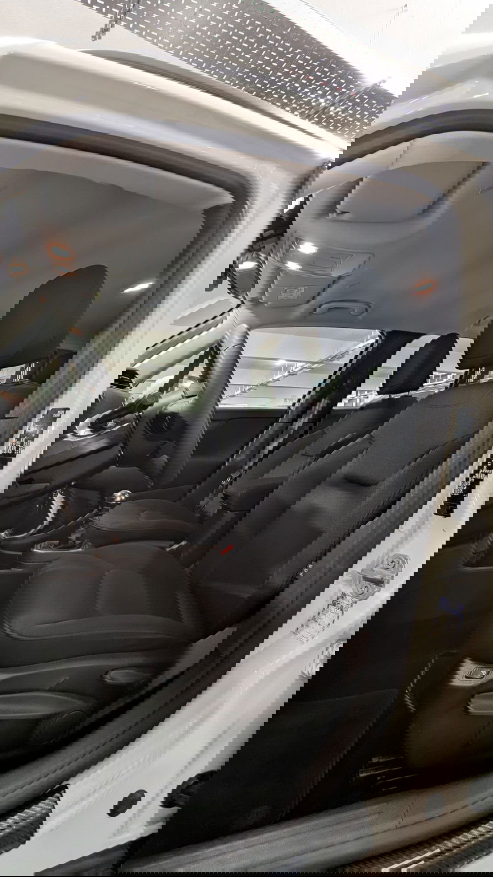 Jeep Renegade usata a Milano (12)