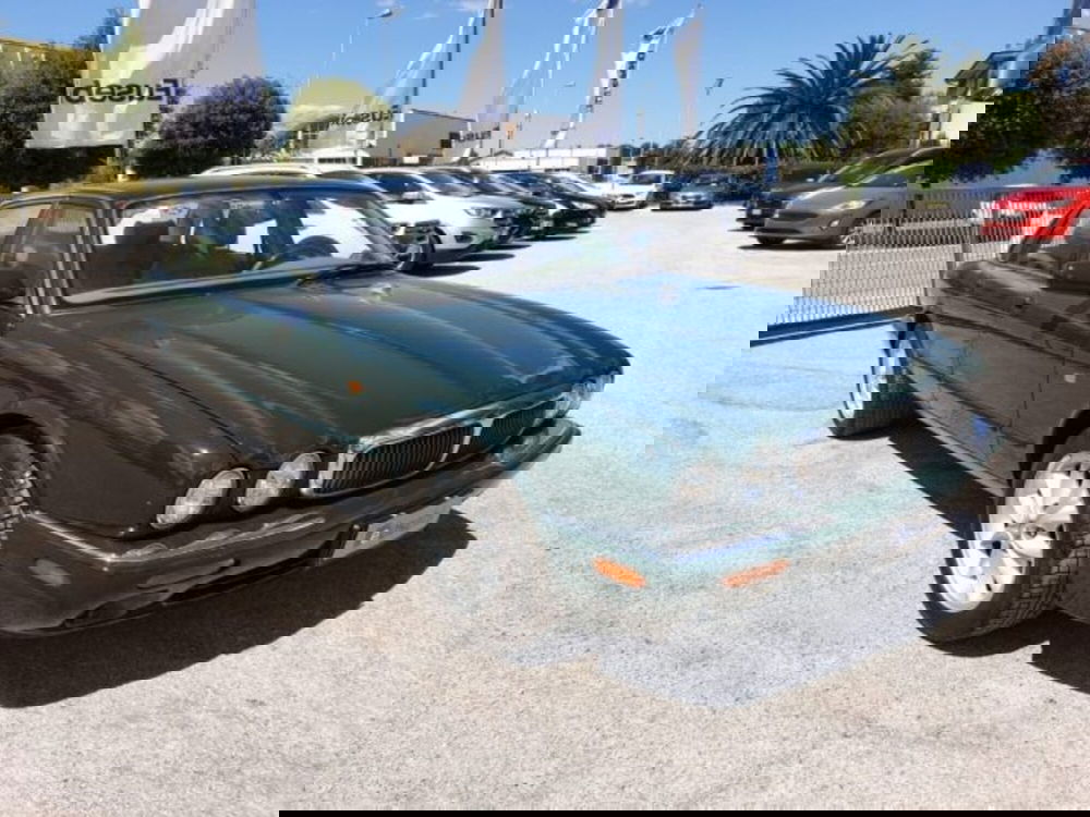 Jaguar XJ usata a Pesaro-Urbino