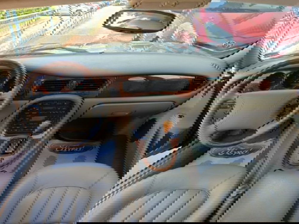 Jaguar XJ usata a Pesaro-Urbino (10)