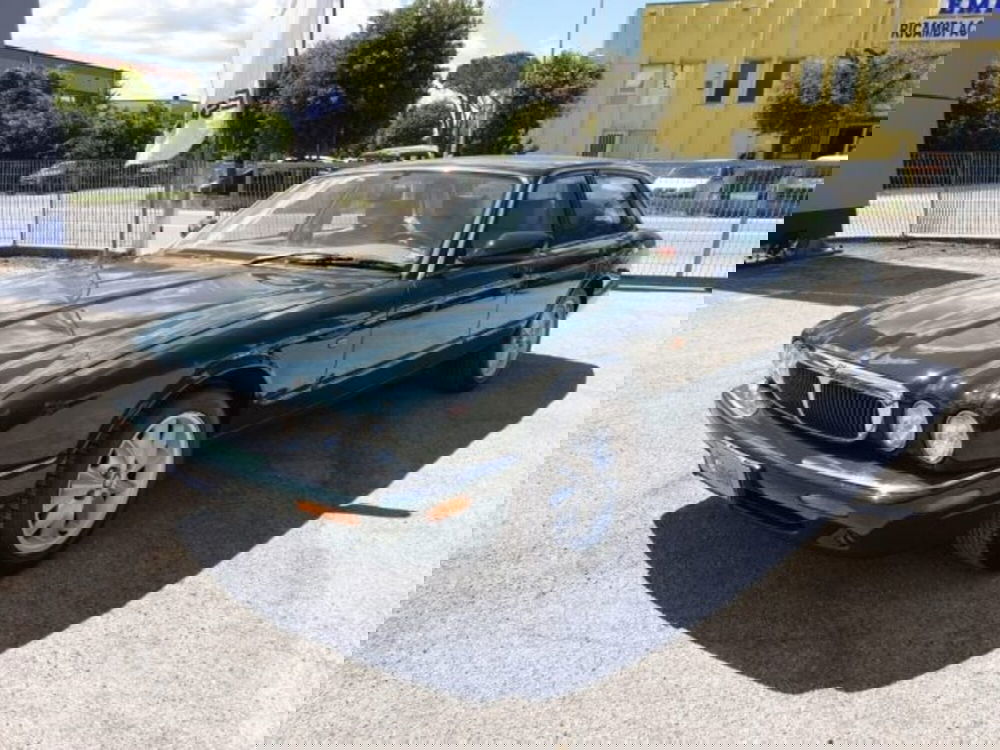 Jaguar XJ usata a Pesaro-Urbino (2)