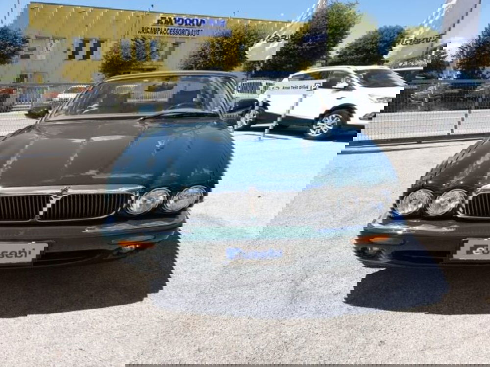 Jaguar XJ usata a Pesaro-Urbino (5)