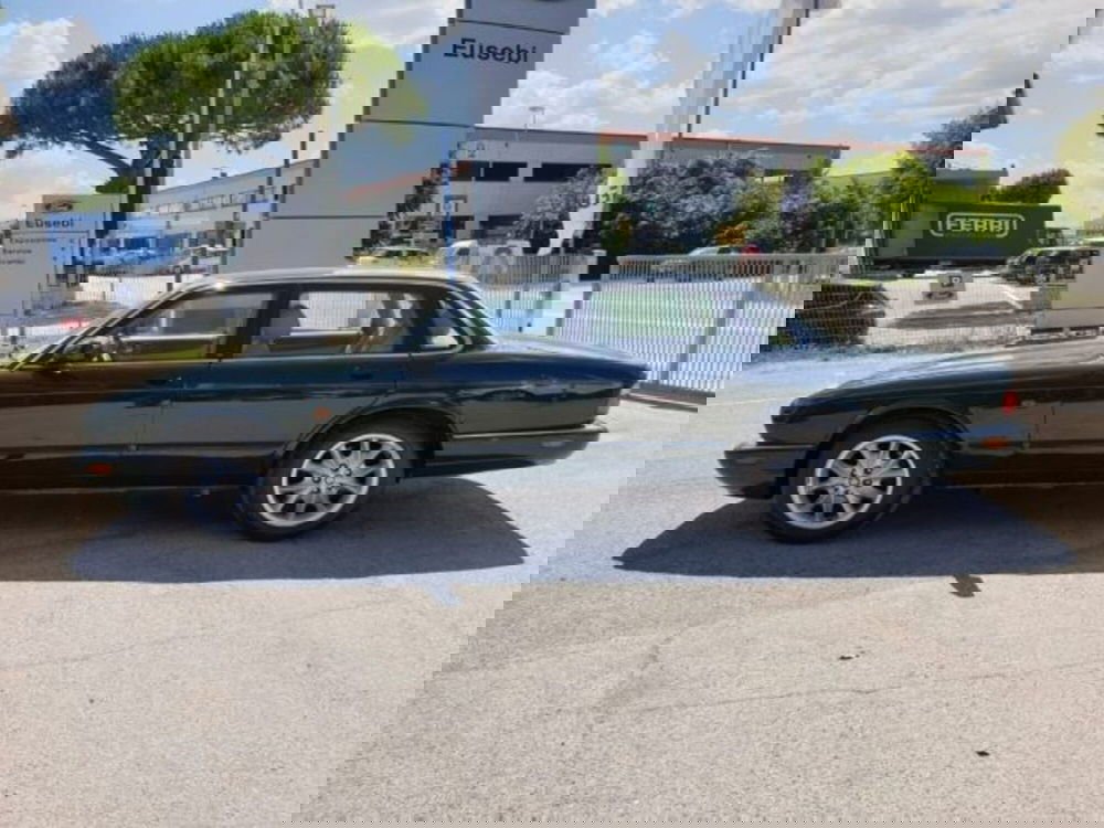 Jaguar XJ usata a Pesaro-Urbino (7)