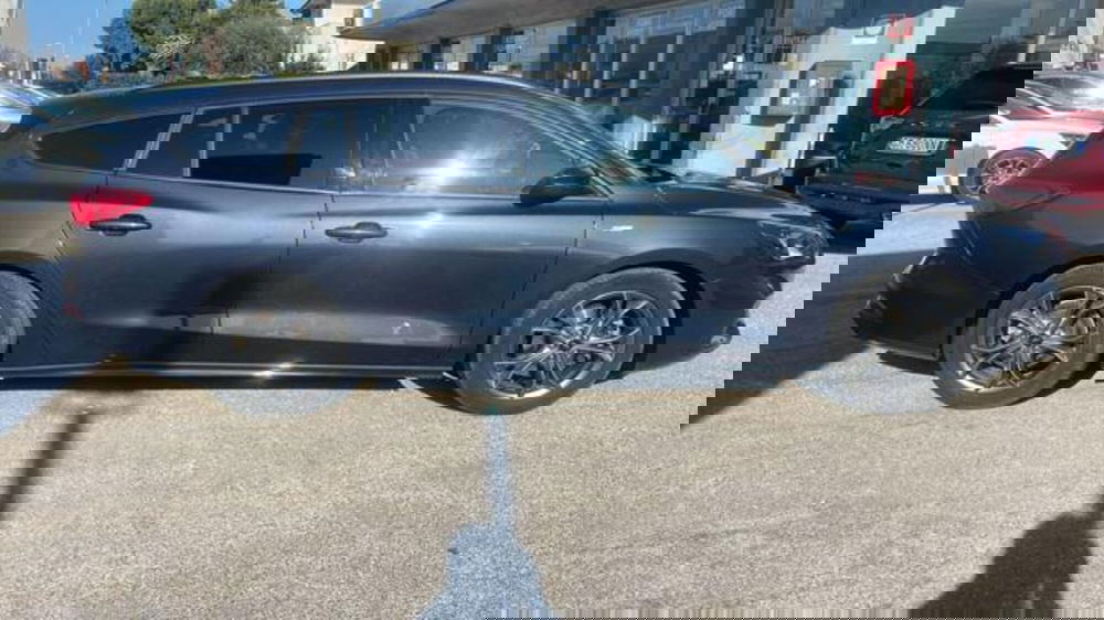 Ford Focus Station Wagon usata a Pesaro-Urbino (8)