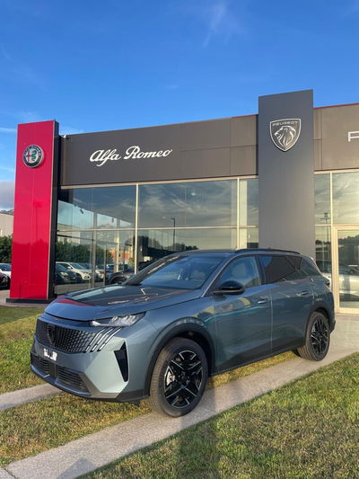 Peugeot 5008 1.2 hybrid Allure 145cv 7p.ti e-dcs6 nuova a Olbia