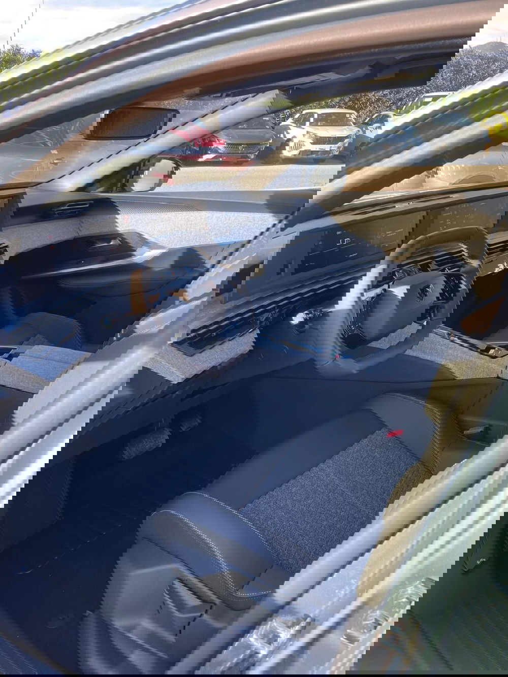 Peugeot 5008 nuova a Sassari (19)