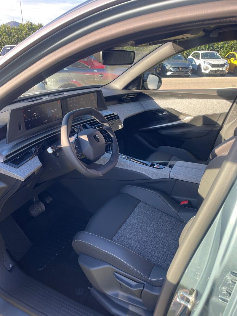 Peugeot 5008 nuova a Sassari (19)