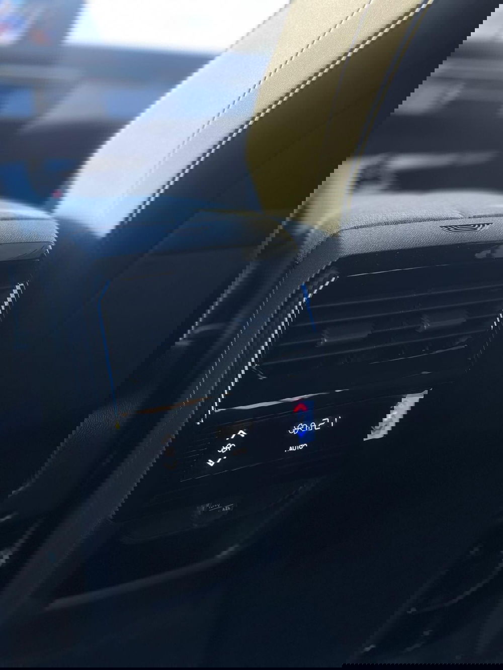 Peugeot 5008 nuova a Sassari (8)