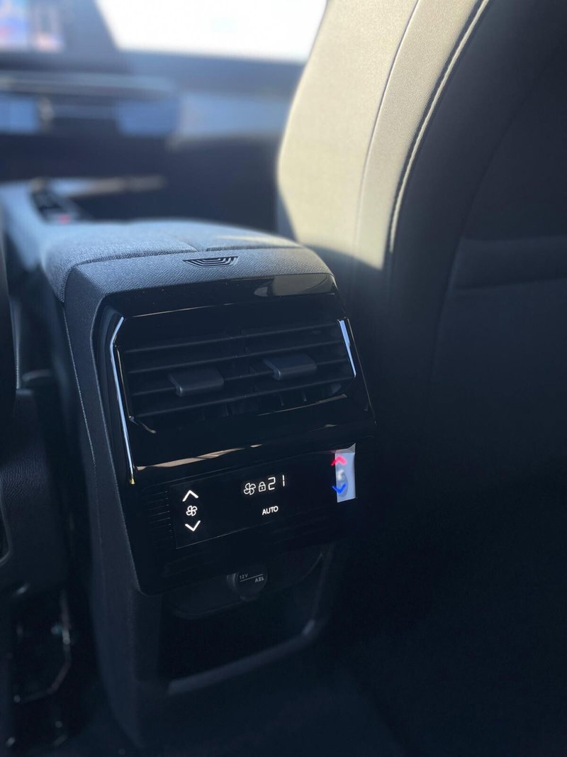 Peugeot 5008 nuova a Sassari (8)