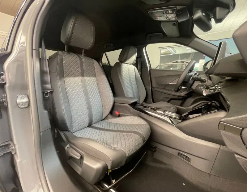 Peugeot 2008 nuova a Ferrara (5)