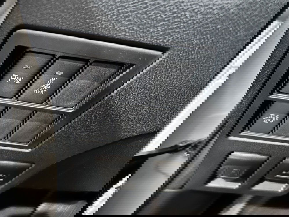 Toyota Hilux usata a Milano (14)