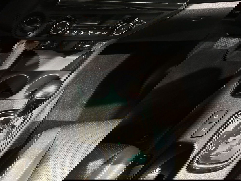 Toyota Hilux usata a Milano (15)