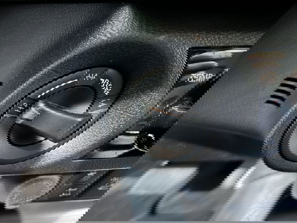 Toyota Hilux usata a Milano (16)