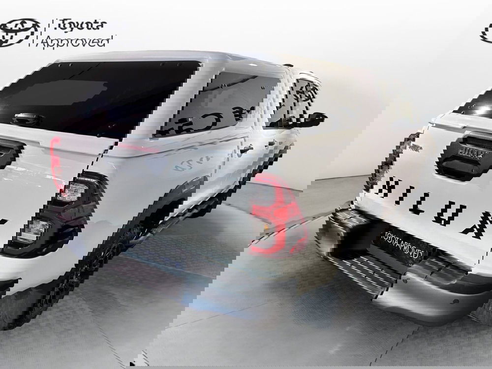 Toyota Hilux usata a Milano (4)