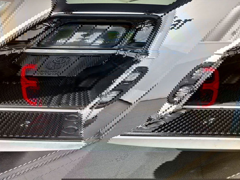 Toyota Hilux usata a Milano (5)