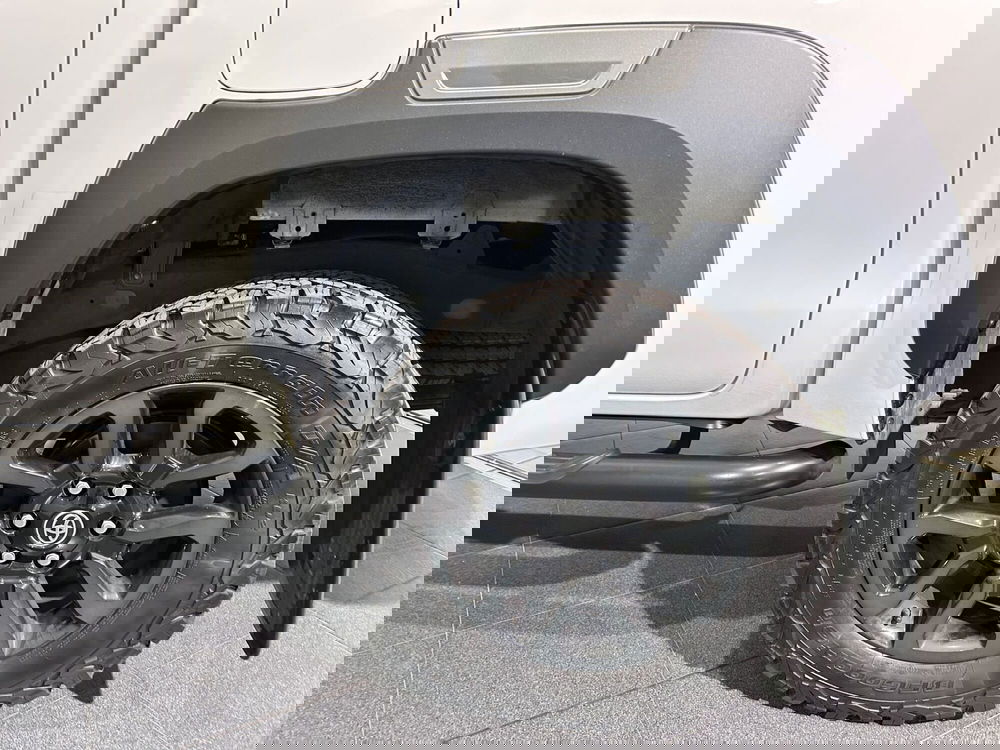 Toyota Hilux usata a Milano (6)