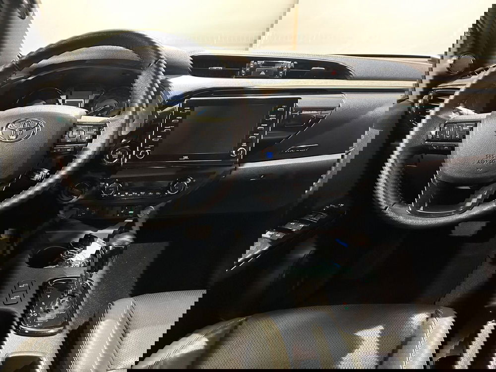 Toyota Hilux usata a Milano (9)