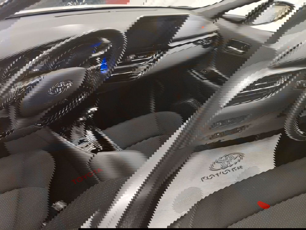 Toyota Toyota C-HR usata a Roma (18)